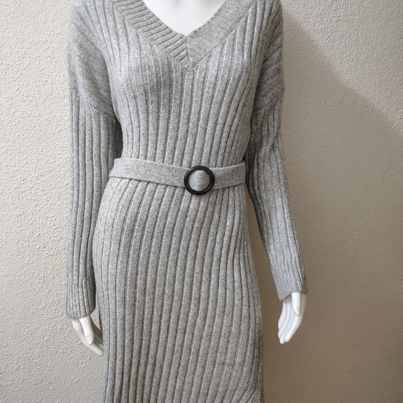 Tahari Dresses & Skirts - Tahari Light Gray Ribbed Maxi Dress